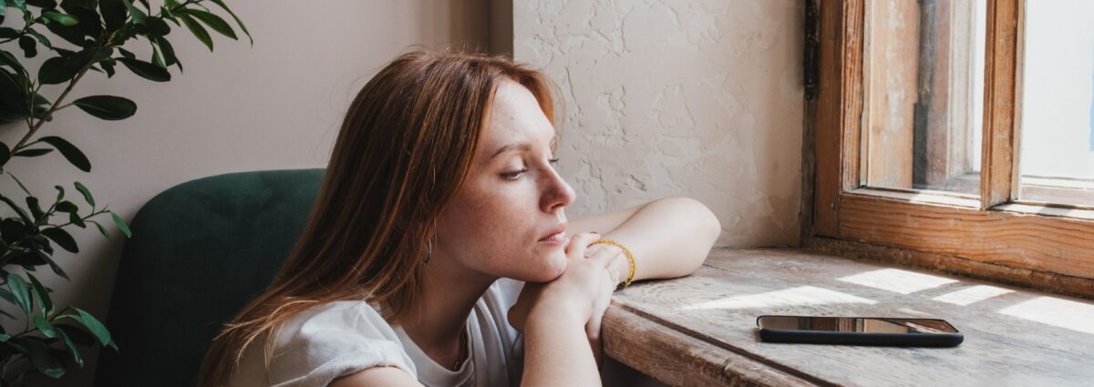 donna telefono tristezza messaggi amore hero