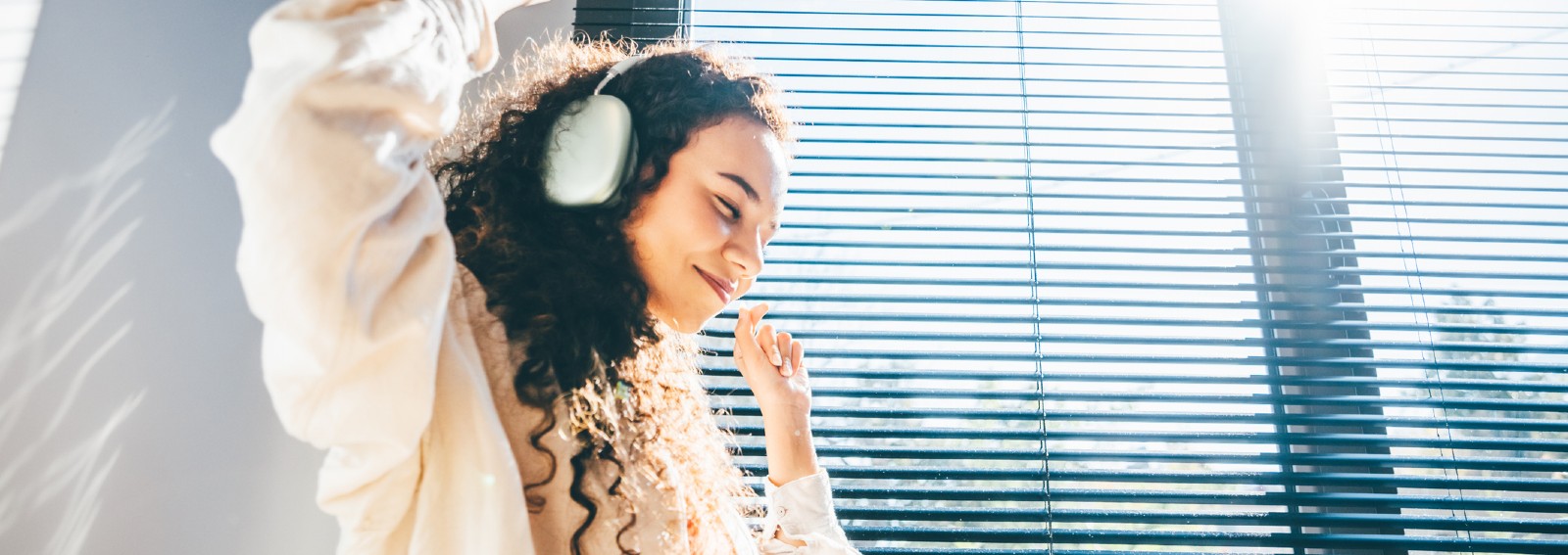 felciità sorriso ottimismo luce hero