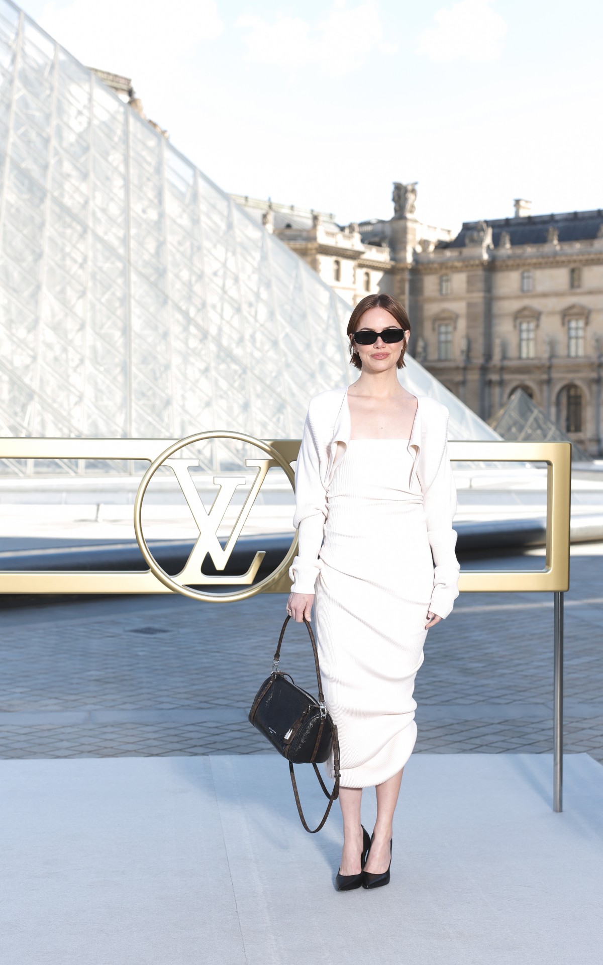 ok 2_EMMA_STONE VUITTON PRESS OFFICE