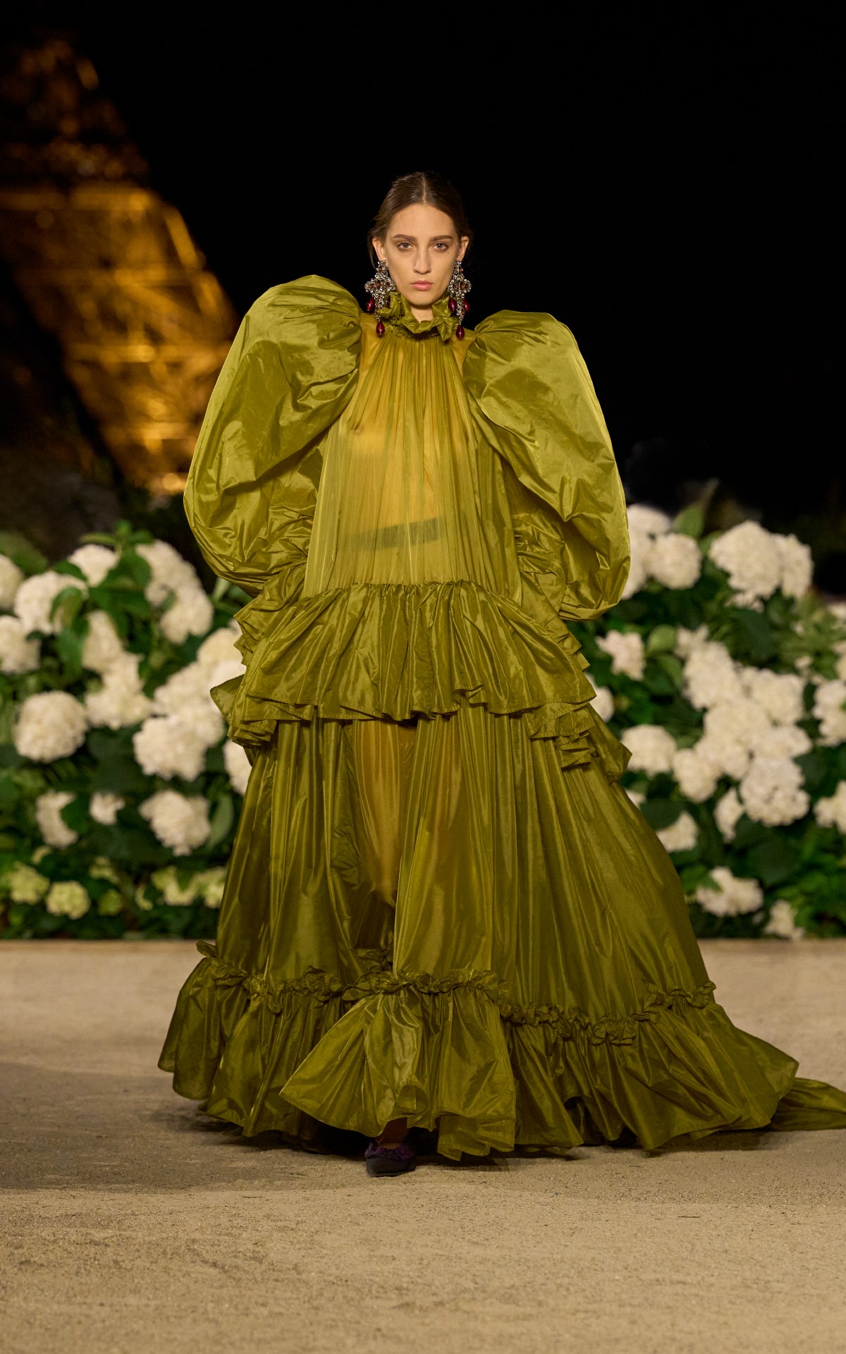 ok SAINT LAURENT_FASHION_SHOW_WOMAN_SUMMER26_RUNWAY_38_LR