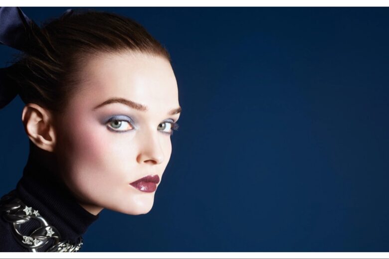 Il trucco azzurro in stile Y2K è tornato per restare