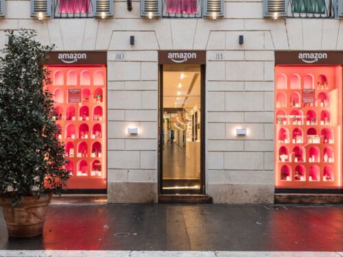 Amazon apre a Roma la sua Black Friday Domus