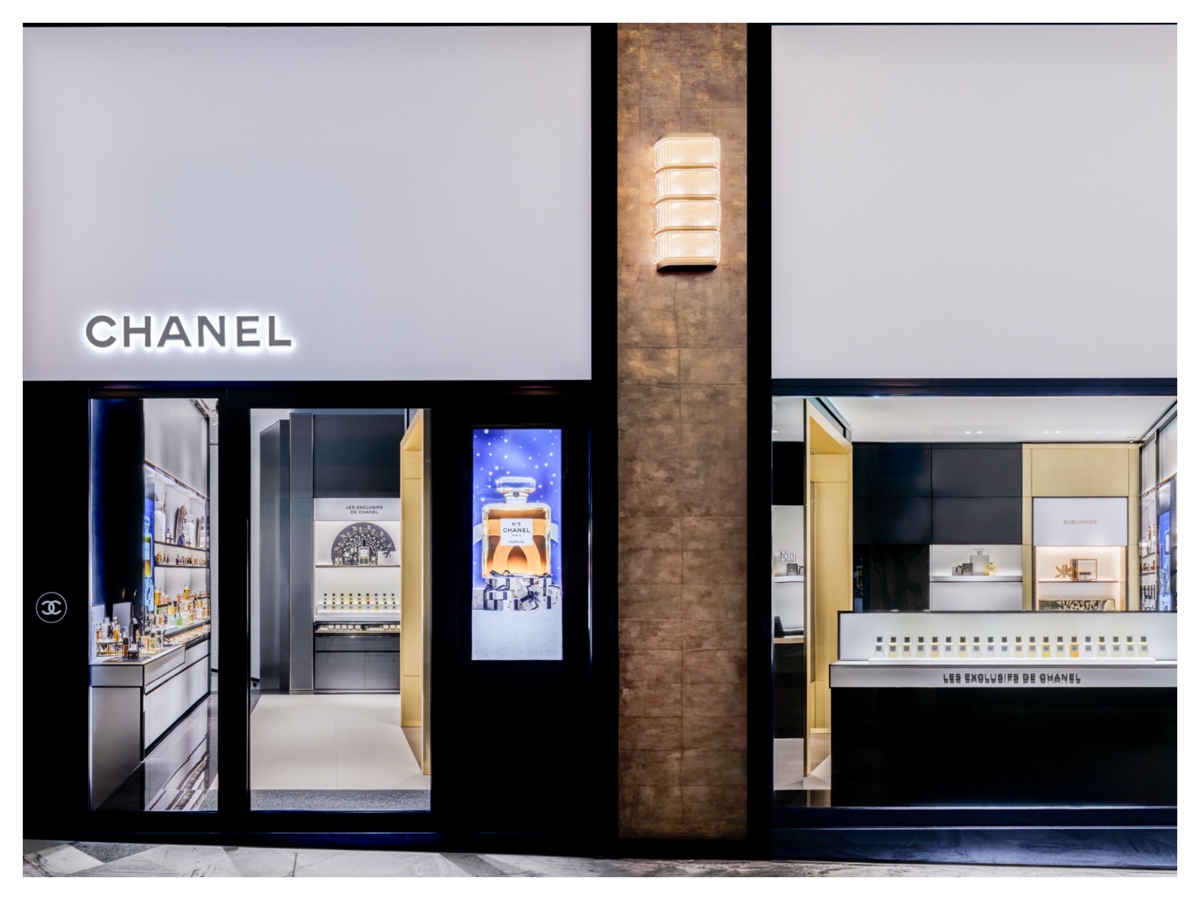 Chanel Fragrance and Beauty Boutique nuova apertura con cabina massaggi a Bologna 03