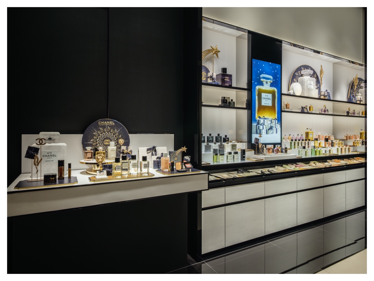 Chanel Fragrance and Beauty Boutique nuova apertura con cabina massaggi a Bologna 06