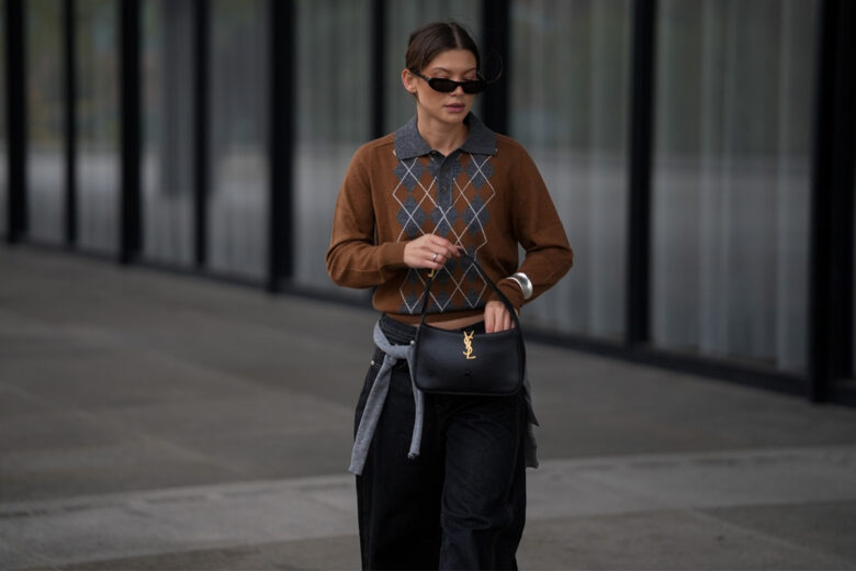 Il capo su cui investire a occhi chiusi questo autunno? I maglioni Argyle (e noi vi mostriamo i più belli)