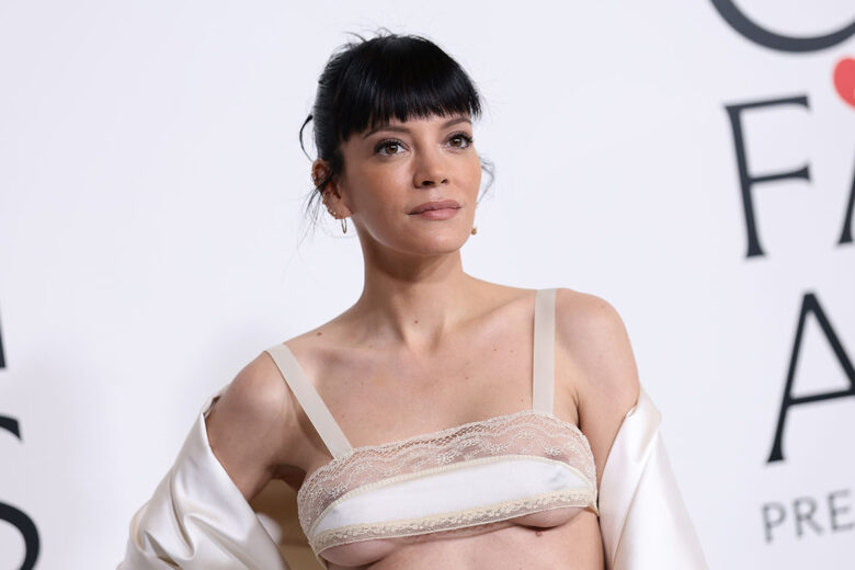 Lily Allen: dopo il “revenge album”, eccola con un “revenge” dress da applauso