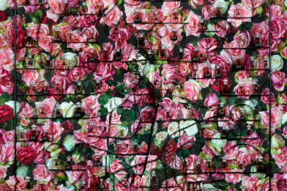 liu-bolin,-hiding-in-the-city-–-paris,-love,-2014