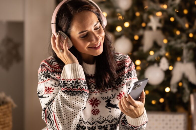 Apple Music presenta la nuova playlist natalizia, con Serena Brancale che reinterpreta “All I Want For Christmas Is You”