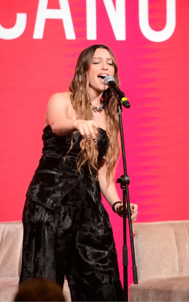 ok 347)SARAH TOSCANO LOR_4012