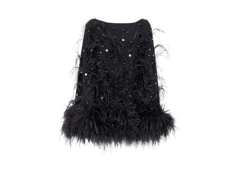 ok Les Filles d’Eva still life abito nero con piume