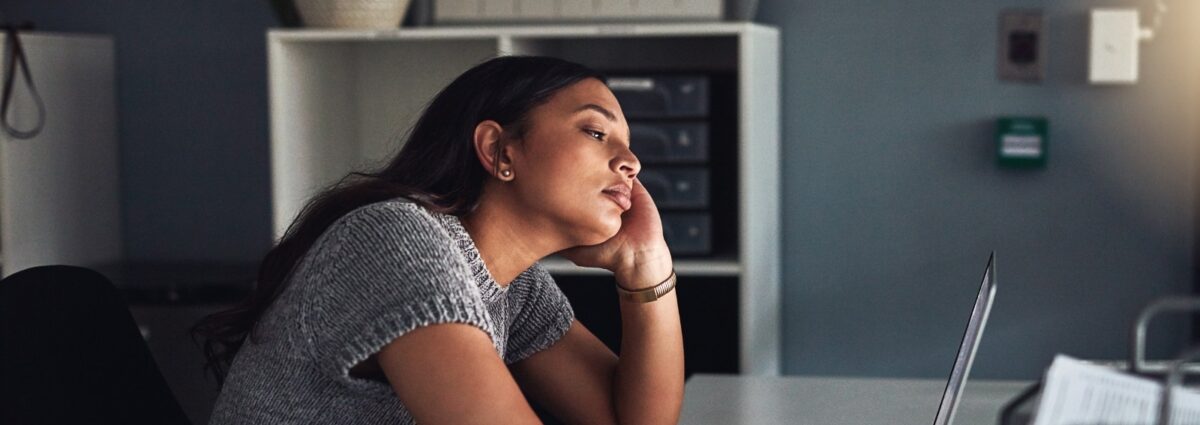 procrastinare computer lavoro stanchezza hero