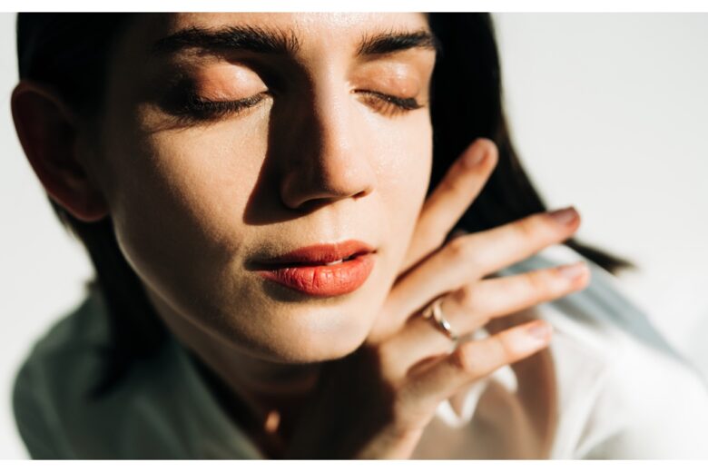 13 incredibili profumi legnosi per entrare in un mood invernale chic