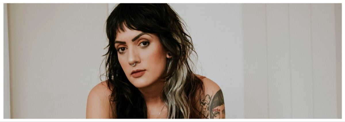 taglio capelli shag tendenza autunno inverno 2025 2026 scalati anni 70 di moda cover desktop