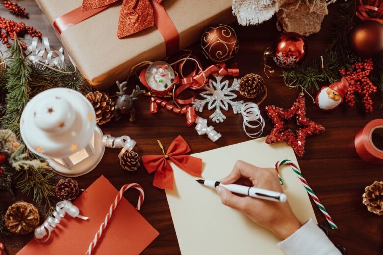 5 trucchi per scrivere bigliettini di auguri di Natale originali (senza chiedere a ChatGPT)