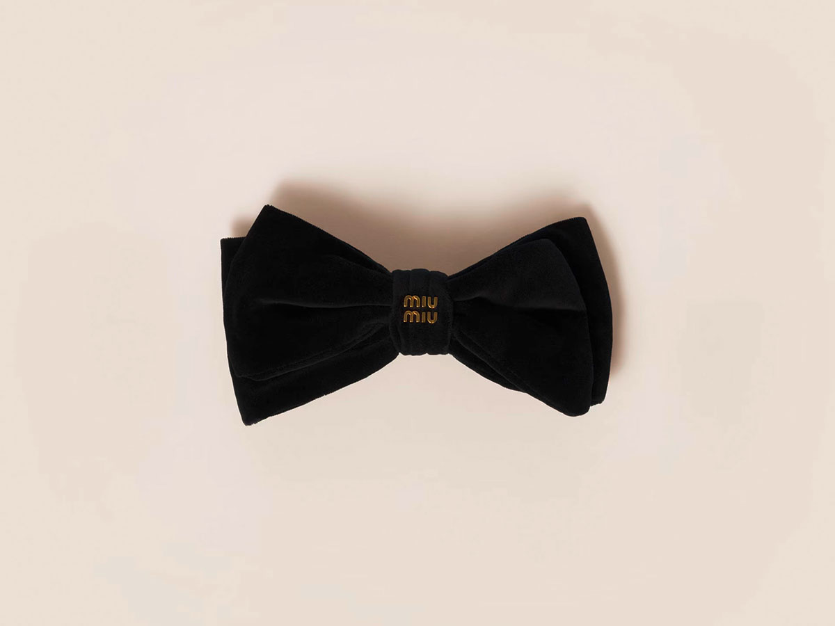 fermaglio-in-velluto-miu-miu