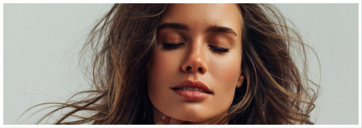 tendenza trucco 2026 make up all over monocromatico luminoso tutto un unico prodotto cover desktop