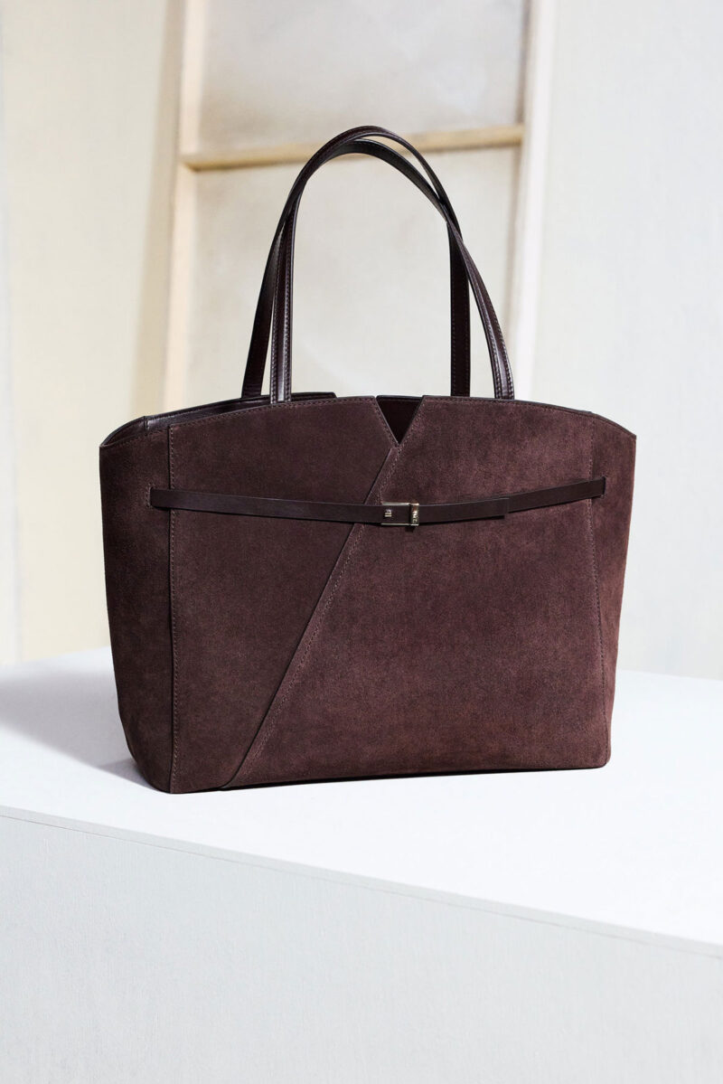 Boss presenta la sua nuova borsa, la Revers Bag