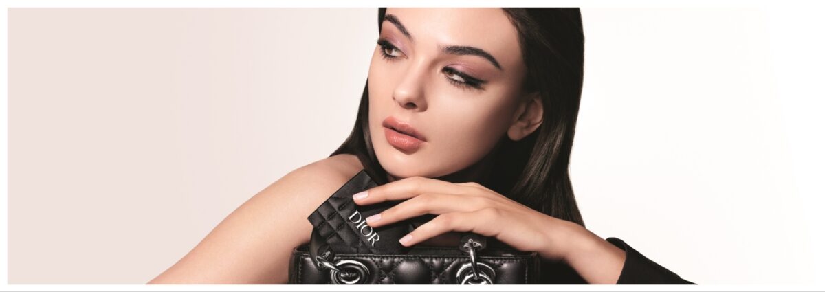 Tendenze eyeliner primavera estate 2026 linee grafiche, colori e nuovi stili cover desktop