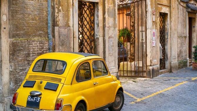 Targhe automobilistiche con lettere I, O, Q e U escluse, per evitare confusione