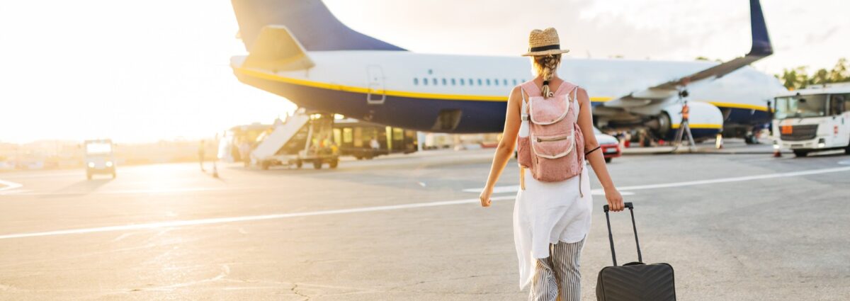 volo aereo aeroporto vacanze viaggi hero
