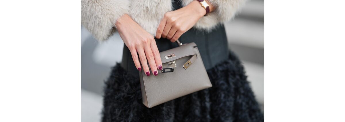 Burgundy nails