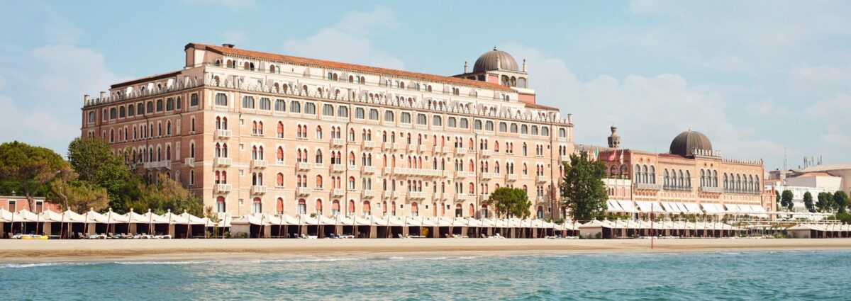 DESK hotel excelsior