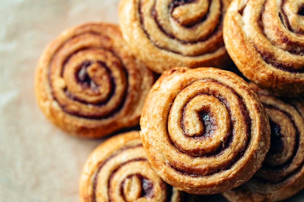 cinnamon-rolls-ape